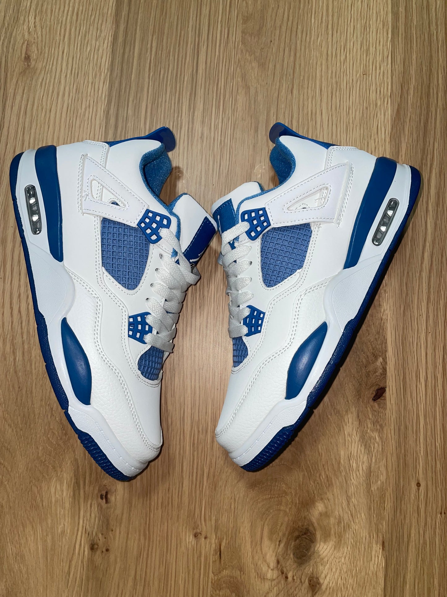 Jordan 4 blanca azul