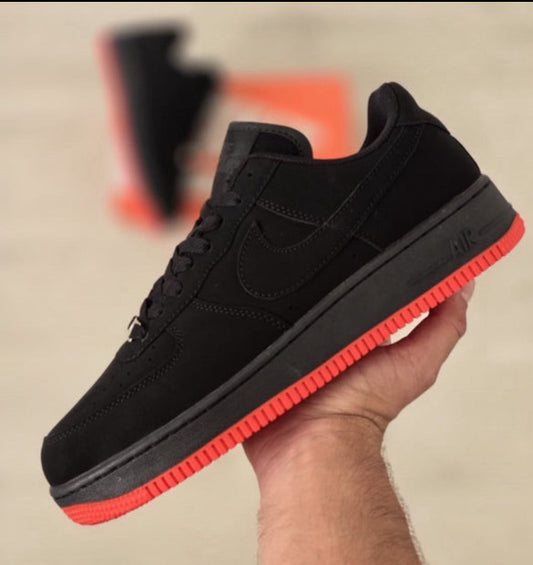 Af negra suela roja