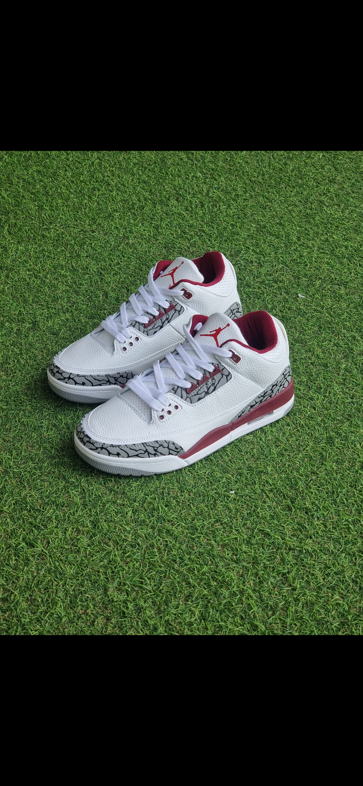 Jordan 3 blanca con rojo