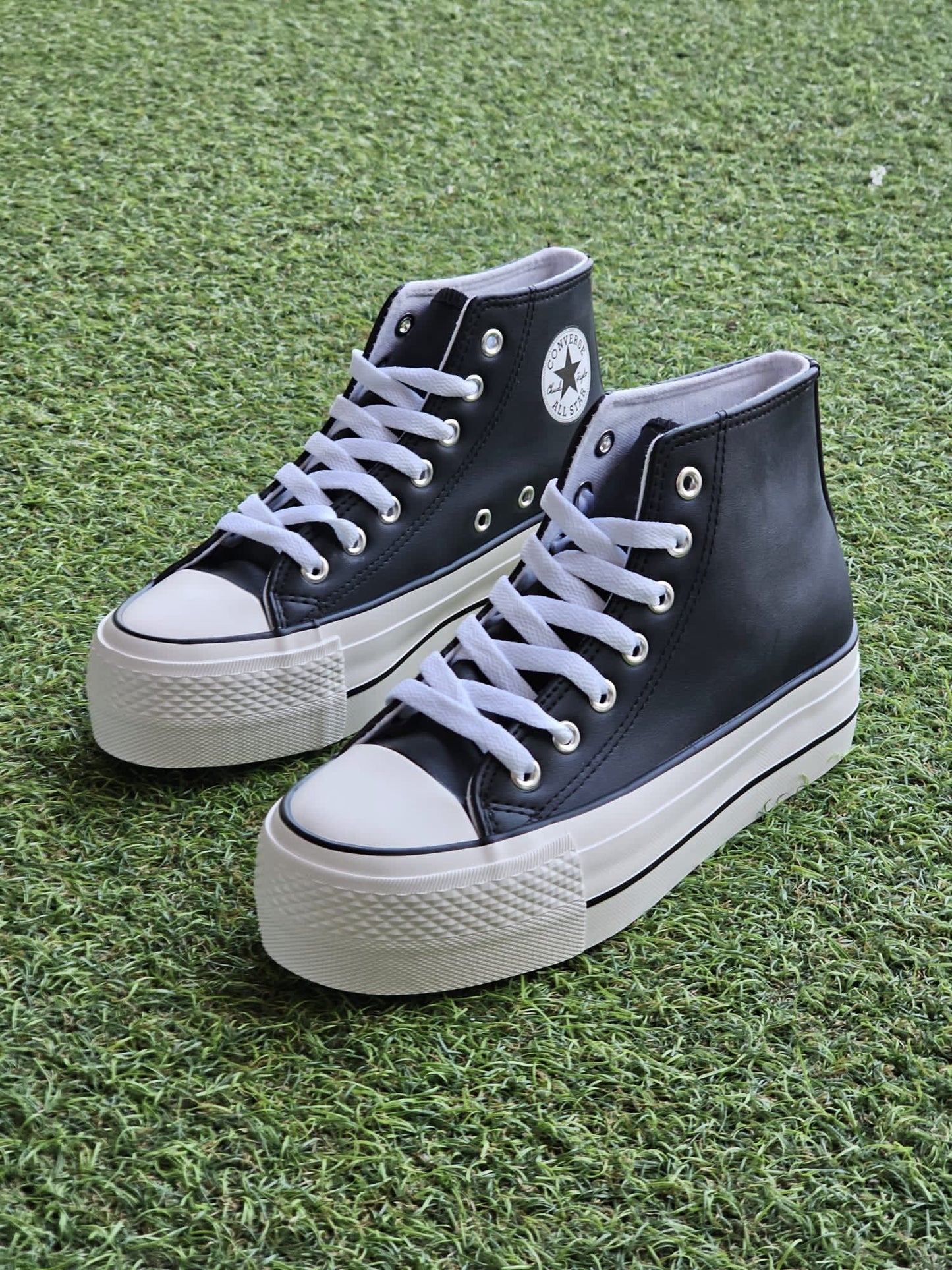 Converse bota